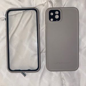 iPhone 11 Pro Max life proof case